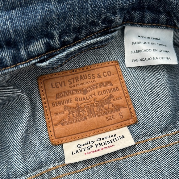 Levis jean jacket - Picture 2 of 3